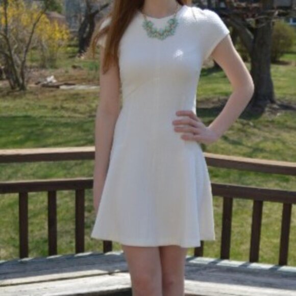 Banana Republic Waffle Weave Knit Flare Short Sleeve Dress Size 0P - Picture 2 of 13